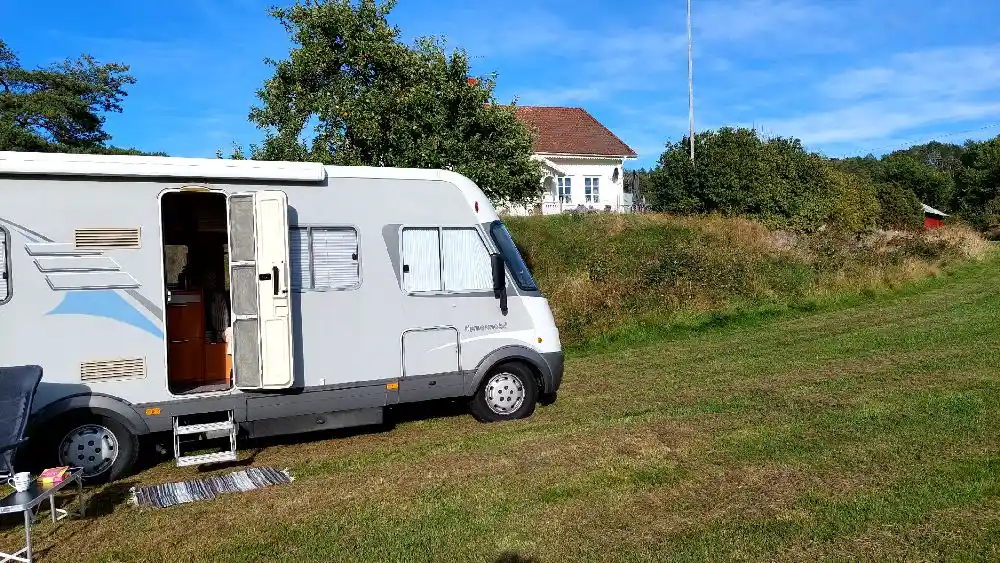 Hitta din perfekta ställplats på Lagunen Camping i Strömstad! Året runt-öppet vid havet i Bohuslän. Service, bad, aktiviteter & restaurang för husbil.