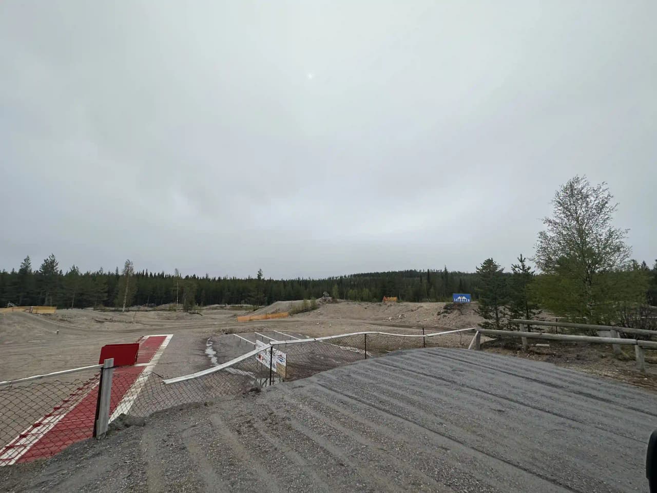 Hitta din perfekta ställplats på Gällivare Camping! Fullserviceanläggning nära natur, stad & motorsport (MMCKMX). El, dusch, bastu, restaurang.