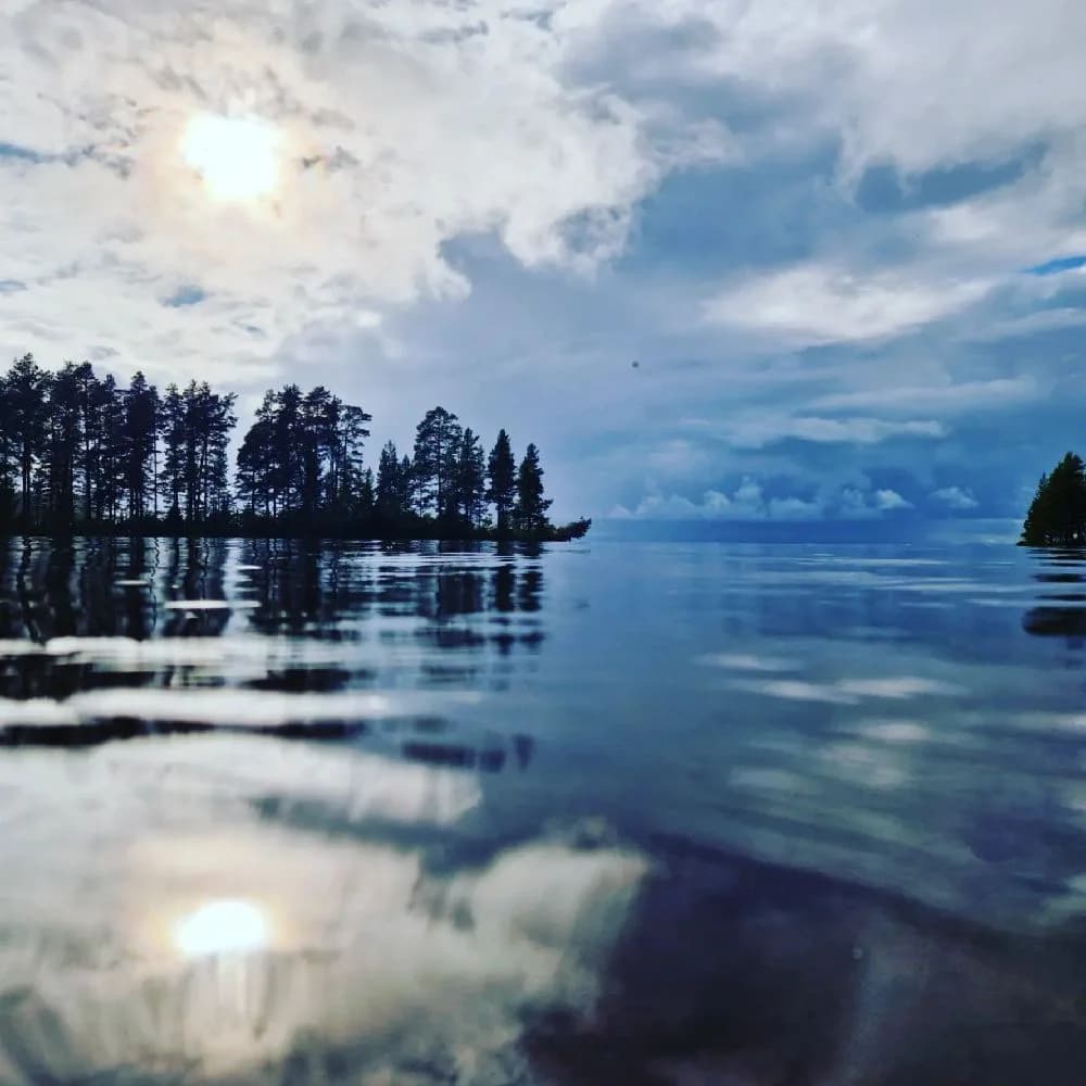 Upptäck Tällbergs Camping – charmiga ställplatser för husbil vid Siljans strand. Bad, båtar, fiske & Dalaupplevelser. Boka din plats i Tällberg!