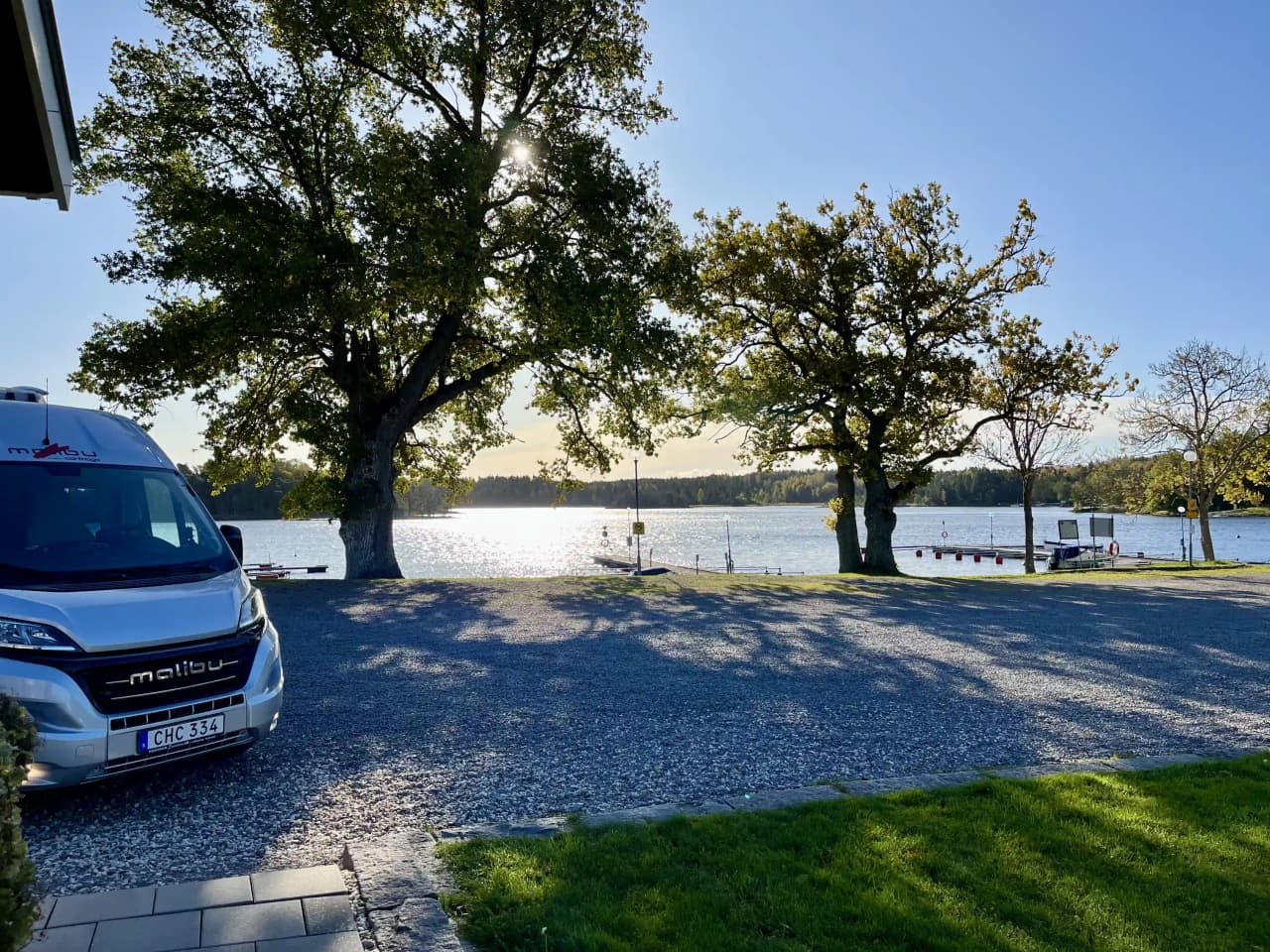 Upptäck Upperuds Gästhamn – naturskön ställplats i Dalsland vid kanalen. Nära museum, vandring & kajak. Service för husbil. Boka din plats idag!
