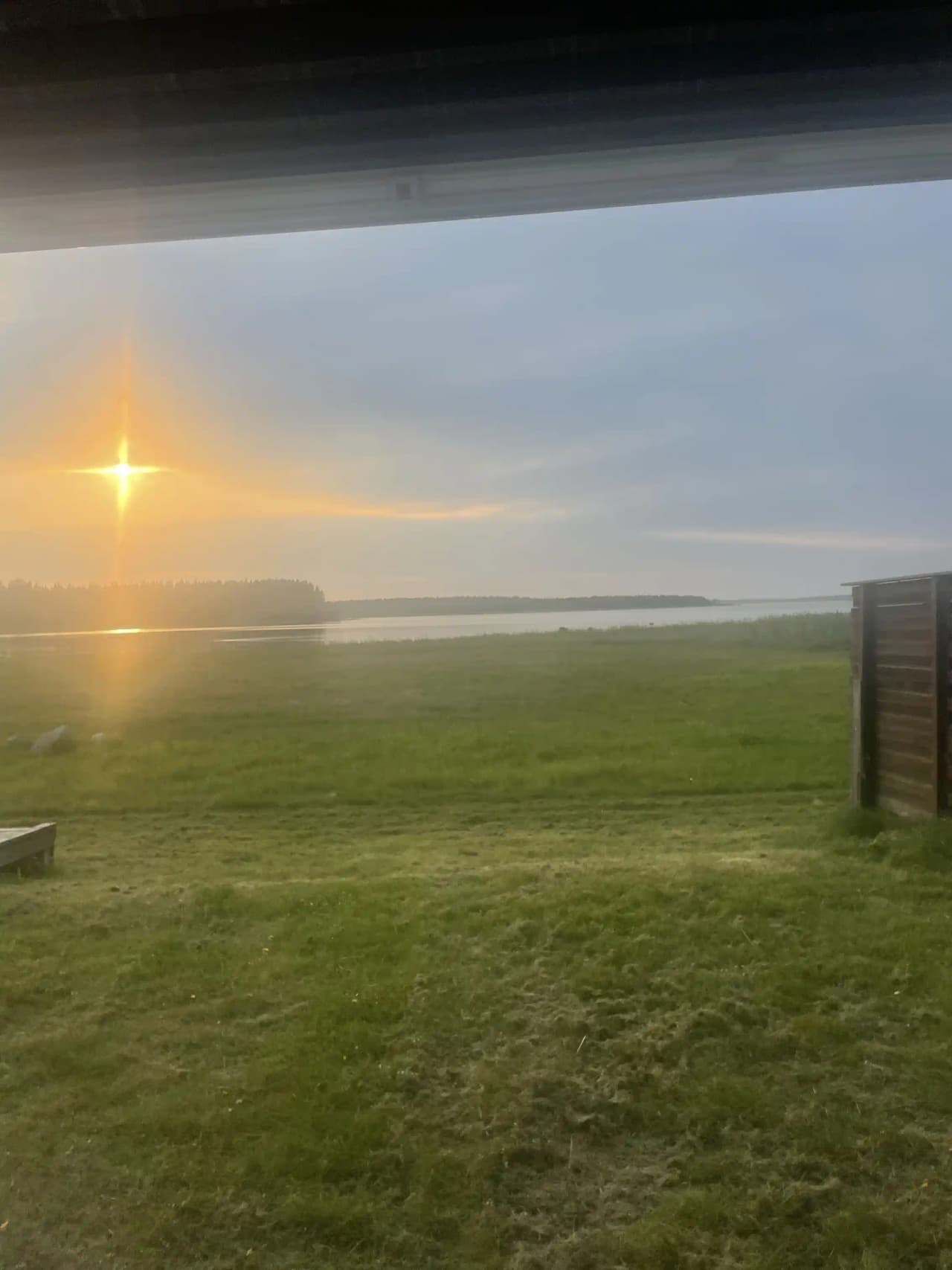 Upptäck Borgaruddens Camping! Ställplats vid havet i Norrfjärden med stora gräsytor, havsutsikt, bad, bastu, restaurang & hundbad. Perfekt för husbil.