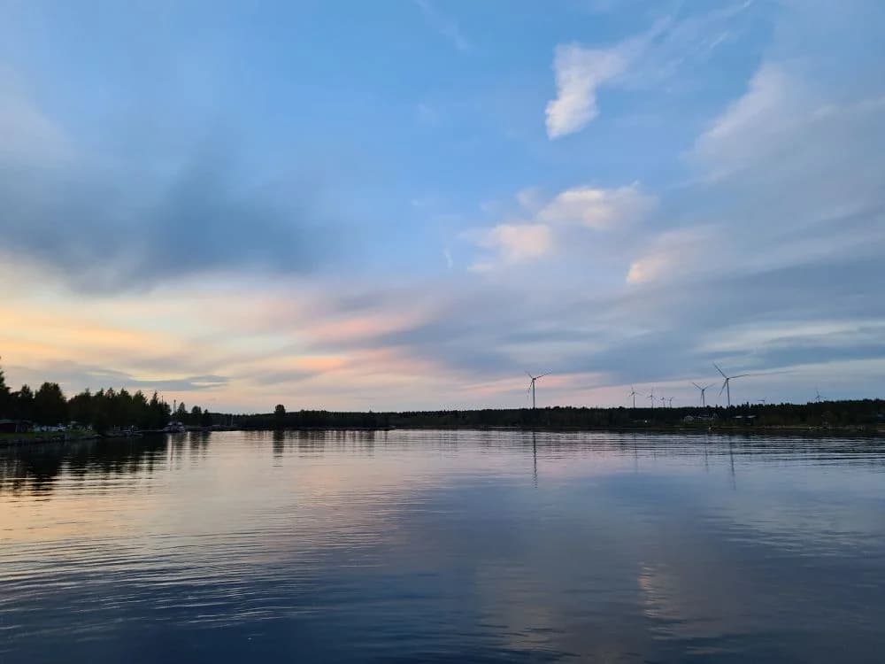 Hitta din ställplats vid Sikeå Havscamping i Västerbotten! Nära E4, havsbad & service för husbil/husvagn. El, tömning, WC/dusch. Boka nu! (Öppnar maj 2025).