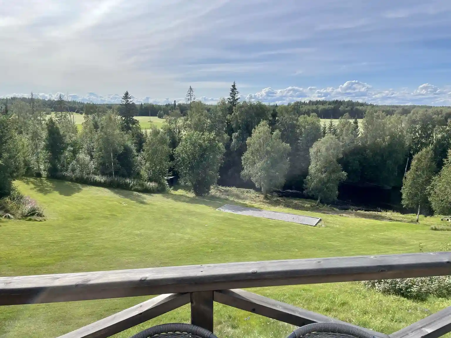 Upptäck Lufta Camping i Ånäset! Perfekta ställplatser för husbil med el, full service, pool, restaurang & aktiviteter. Nära natur & sevärdheter. Boka nu!