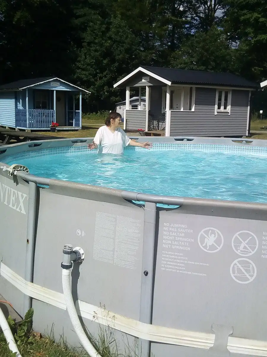 Upptäck Elfdalens Camping i Klippan! Perfekta ställplatser för husbil/husvagn nära Söderåsen & Rönne å. El, service, aktiviteter & natur. Boka din plats!