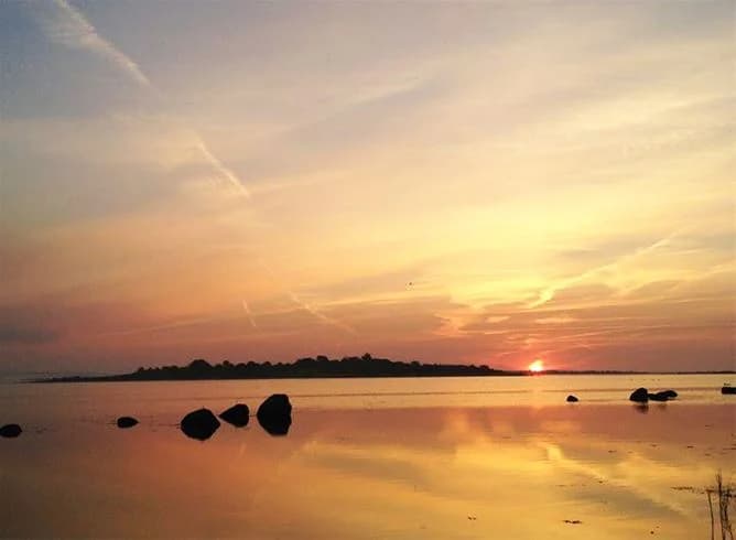 Upptäck Landöns Camping! Ställplatser vid havet i Skånes skärgård. Massor av aktiviteter, hundvänligt, familjeparadis. Boka din plats nära naturen!