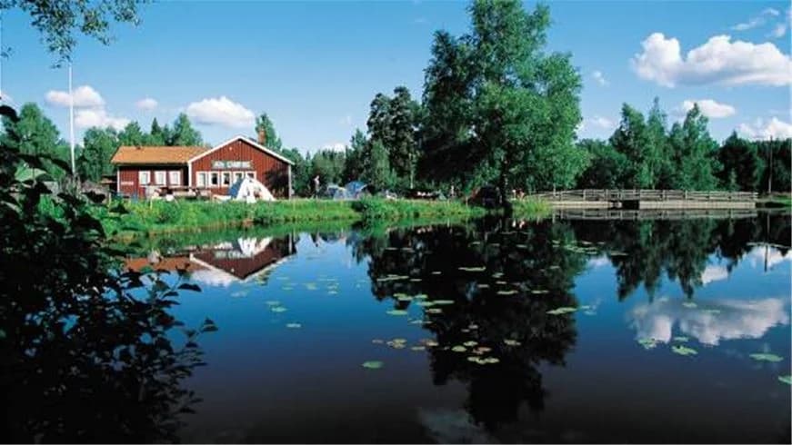 Utforska ställplatser & vildmarkscamping för husbil i Glaskogen. Boka plats med el vid sjö i Lenungshammar eller avskilt i naturreservatet. Vandra, paddla!