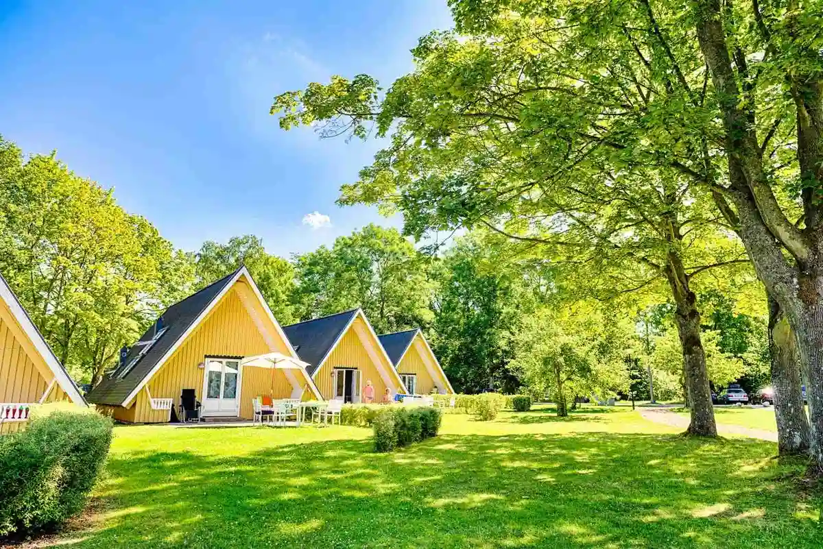 Upptäck Mötesplats Borstahusen: 5-stjärniga ställplatser vid havet i Skåne. Fullservice, restaurang, spa, golf & aktiviteter för husbil/husvagn.