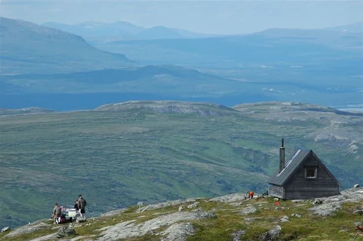 Upplev Vålågårdens ställplatser i Vålådalen! Året runt-öppen camping för husbil/husvagn vid fjäll, älv & leder. Restaurang, bastu, fiske & skidåkning.