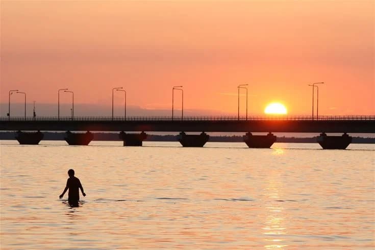 Upptäck Möllstorps Camping – havsnära ställplatser i Färjestaden, Öland. Fullservice, bad, restaurang & aktiviteter. Perfekt för husbil nära Ölandsbron.