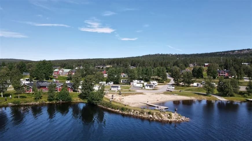 Upptäck Lofsdalen Camping – prisbelönt ställplats i Härjedalen vid Lofssjön. Året runt-öppet med skidåkning, vandring, cykling & fiske. Boka nu!