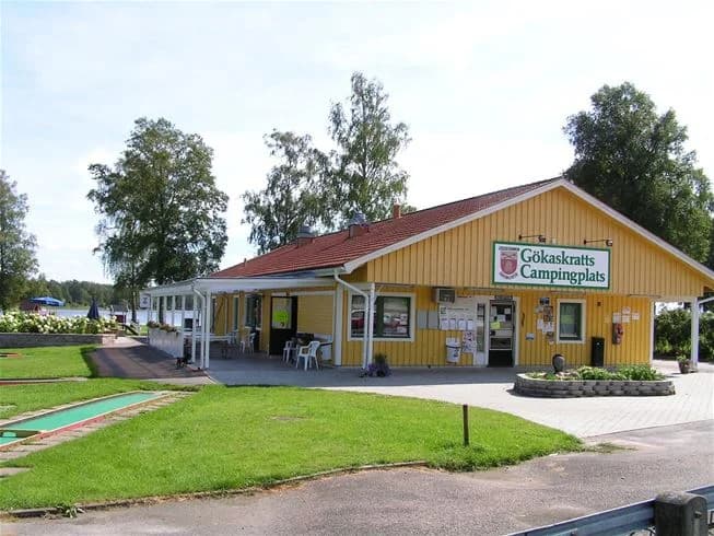 Upptäck Gökaskratts Camping i Hovmantorp – natursköna ställplatser vid sjön Rottnen. Året runt-öppet med bad, fiske, restaurang & aktiviteter för alla.