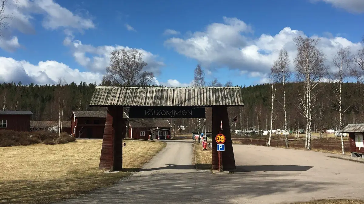 Upptäck Malingsbo Camping, en naturnära ställplats i Dalarna. Perfekt för husbil/husvagn med fiske (Lövtjärn C&R), vandring & cykling. Boka din plats!