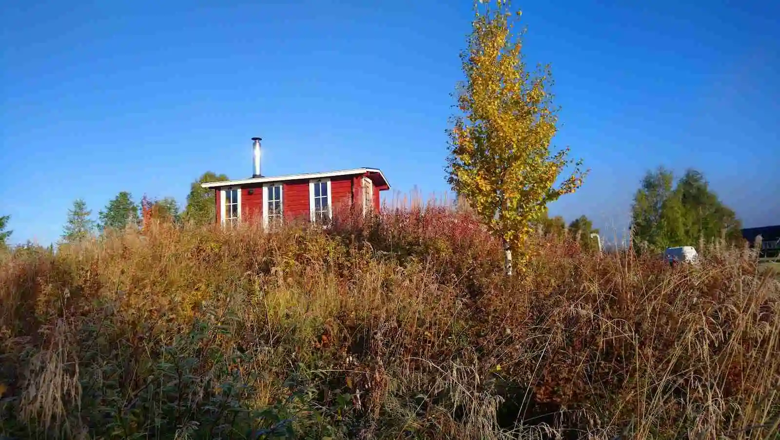 Upplev Emils Fiskecamp i Kraddsele, Sorsele! Perfekt ställplats & camping för husbil/husvagn vid Vindelälven. Fiske, bastu, el, service. Boka nu!