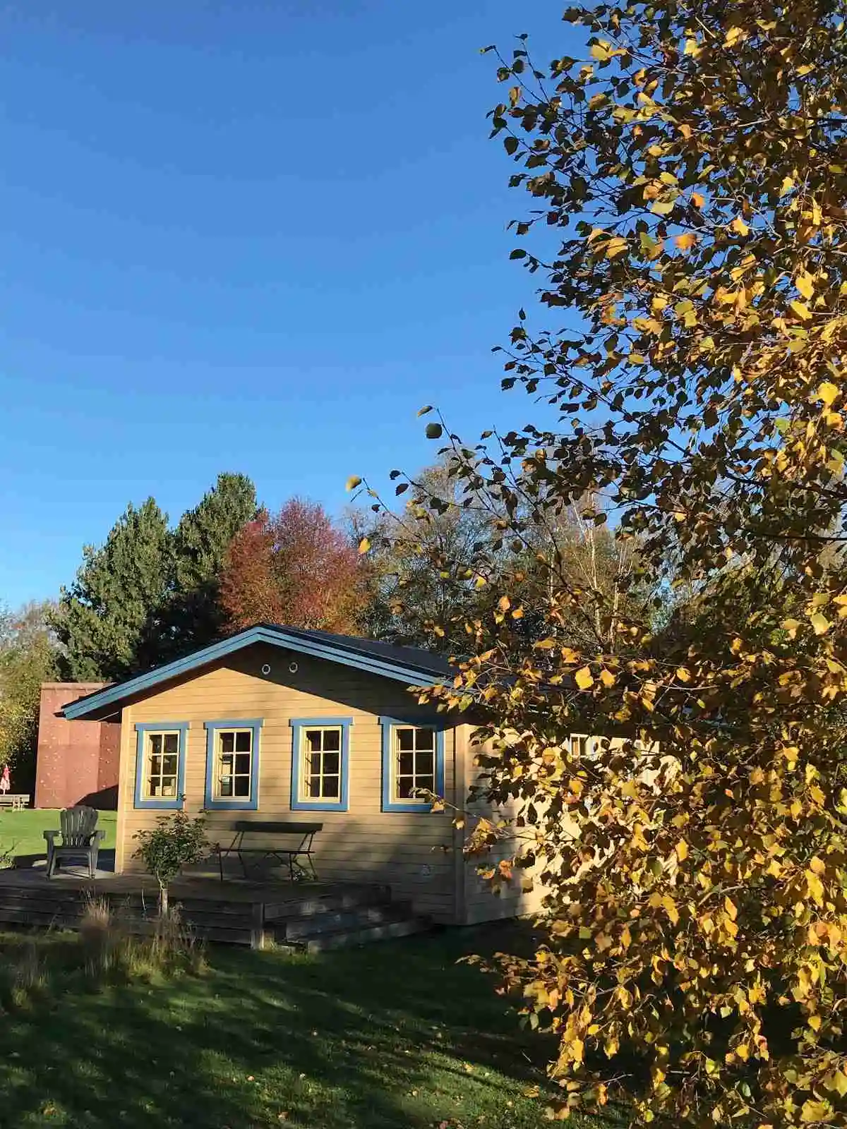 Upptäck Yttermalungs Camping i Malung, Dalarna! Perfekt ställplats för husbil/husvagn vid älven med pool, bastu, fiske, cykling & restaurang.