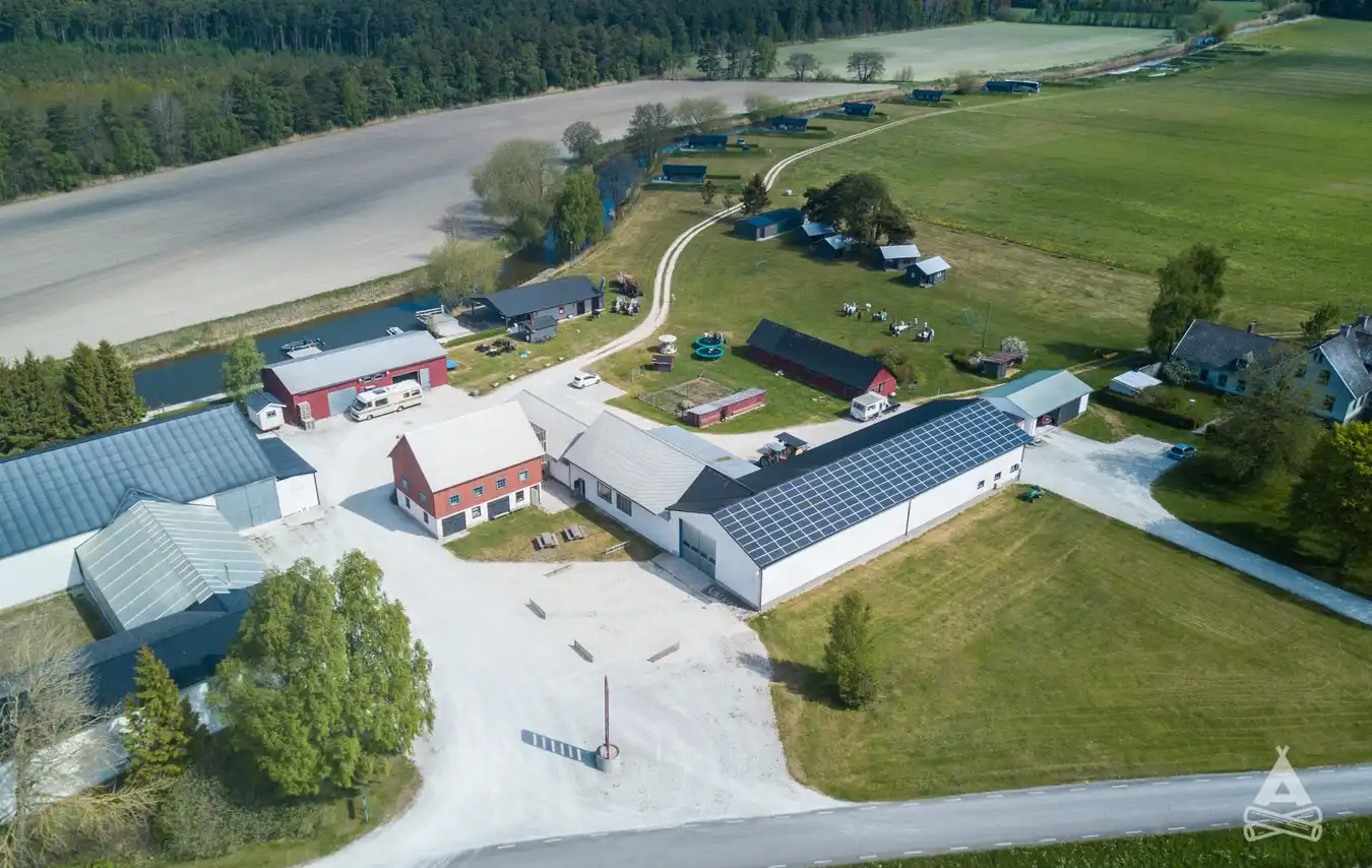 Upptäck Gangvidefarm, en unik ställplats på sydöstra Gotland. Njut av gårdsliv, kanoting, fiske & full service för husbil/husvagn. Boka din plats nu!