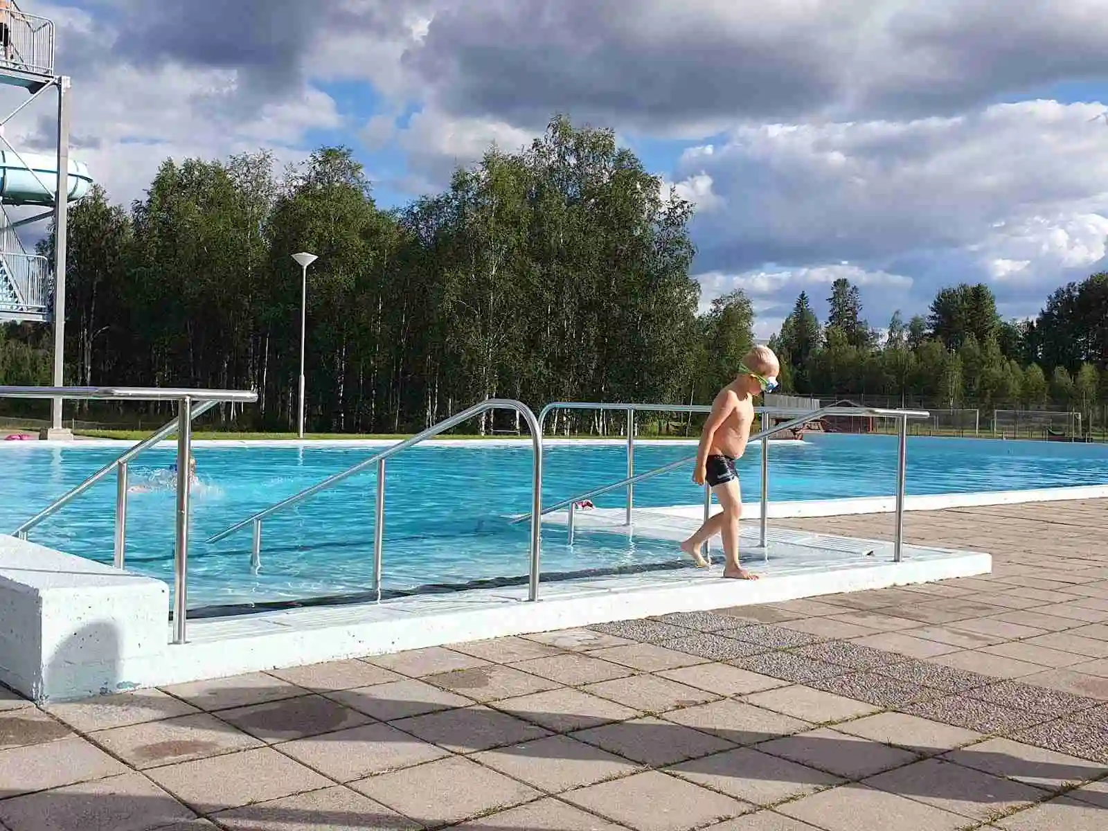 Upptäck Hede Camping i Härjedalen! Ställplatser vid Ljusnan med Sonfjället i sikte. Pool, fiske, vandring, skoteråkning & nära till skidorter. Öppet året runt.