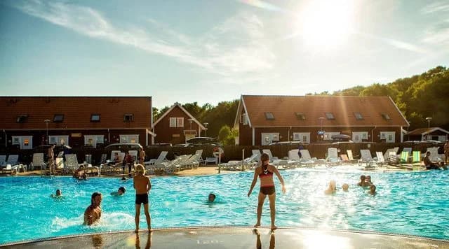 Upptäck Destination Apelviken i Varberg! Förstklassiga ställplatser vid havet för husbil/husvagn. Pool, restauranger, spa & aktiviteter. Öppet året runt.