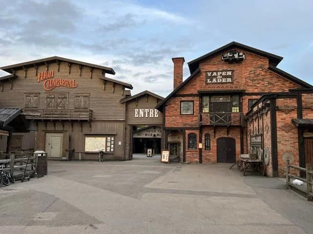 Upptäck unika ställplatser på High Chaparrals camping! Full service för husbil/husvagn nära Vilda Västern-parken. Pool, äventyr & restauranger. Boka nu!