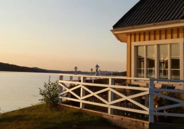 Upptäck Lysviks Camping – ställplatser för husbil/husvagn vid Fryken. Nära strand, restaurang Frykens Pärla, vandring & fiske. Boka din plats i Värmland!