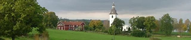 Upptäck Norra Vi Camping – naturnära ställplatser vid sjön Sommen. Perfekt för husbil/husvagn med bad, fiske, vandring & familjeaktiviteter. Boka din plats!