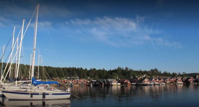 Upptäck Norrfällsvikens Camping! Ställplatser vid Höga Kusten med pool, spa, restaurang & aktiviteter. Nära hav & naturreservat. Boka din husbilsplats!