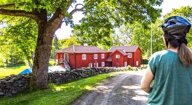 Upptäck charmiga ställplatser vid havet på Nävekvarns Skärgårdscamping. Nära Kolmården, Sörmlandsleden & skärgården. Boka din husbilsplats i Sörmland!