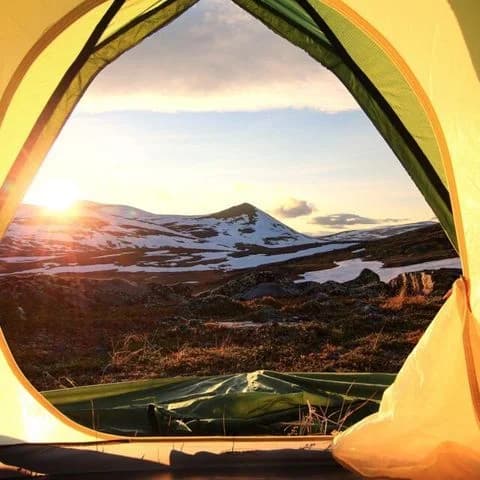 Upptäck Stora Sjöfallets ställplats i Laponia! Camping för husbil/husvagn med el, servicehus, restaurang & aktiviteter som vandring & fiske. Boka nu!