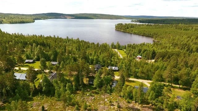 Upptäck Tyngsjö Vildmark – en unik ställplats i Dalarna för husbil/husvagn. Njut av natur, fiske, vandring, bastu & café. Elplatser & servicehus finns.