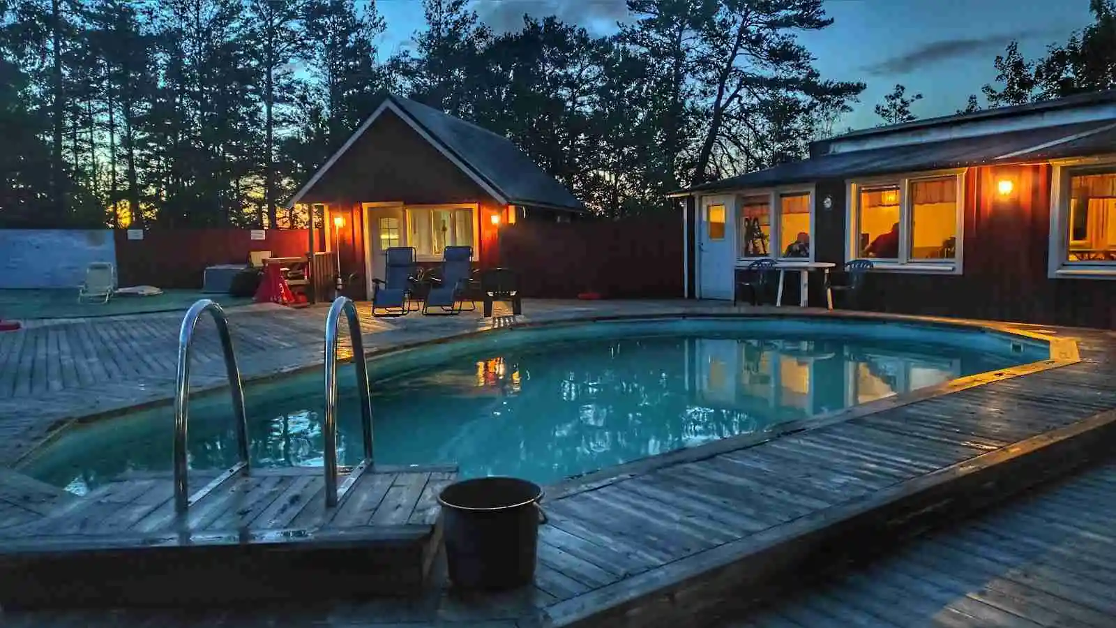 Upplev Arkösunds Camping! Natursköna ställplatser för husbil vid havet i Östgötlands skärgård. Bad, bastu, fiske & nära till Kolmården. Boka din plats!