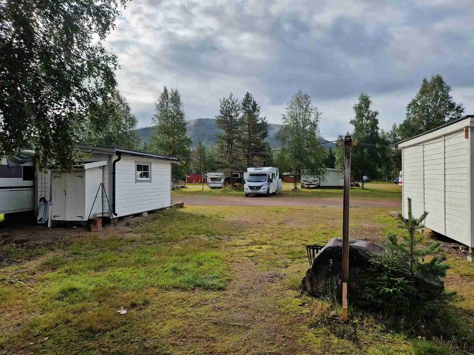 Stöten Camping: Naturnära ställplats i Sälen vid Görälven. Perfekt för husbil/husvagn med fiske, paddling, vandring & service året runt. Boka ditt äventyr!