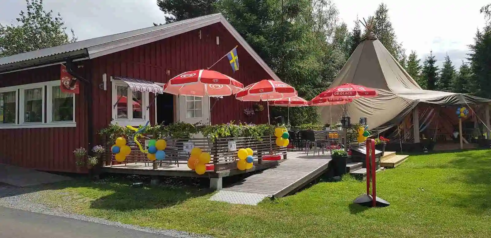 Upptäck Camping Tiveden – din idealiska ställplats vid Tivedens Nationalpark. Njut av natur, äventyr, sjöbad & förstklassig service för husbil/husvagn.