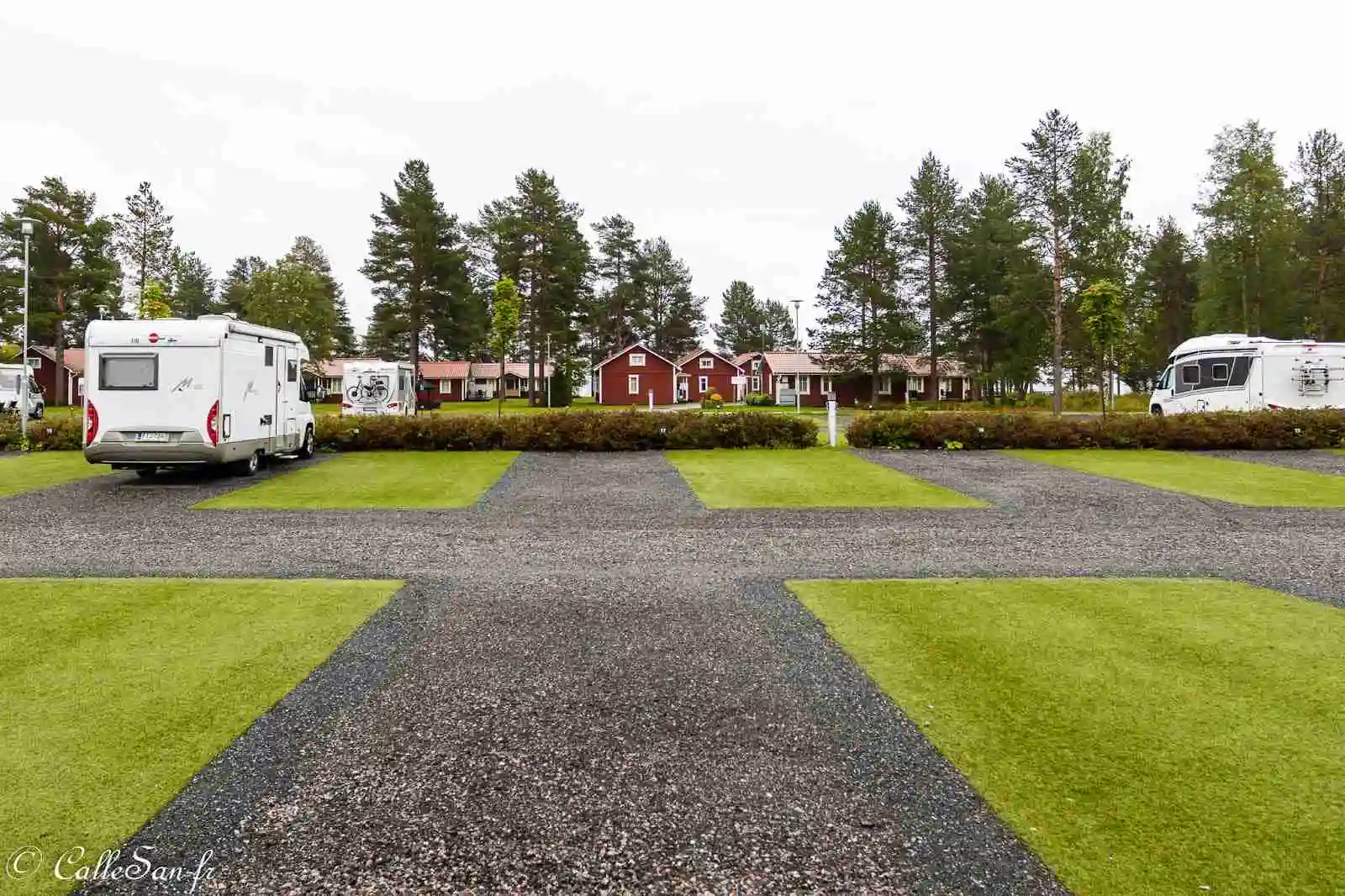 Hitta din perfekta ställplats på Skellefteå Camping! Året runt-öppet med pool, äventyrsbad, skidåkning & aktiviteter för hela familjen. Boka nu!