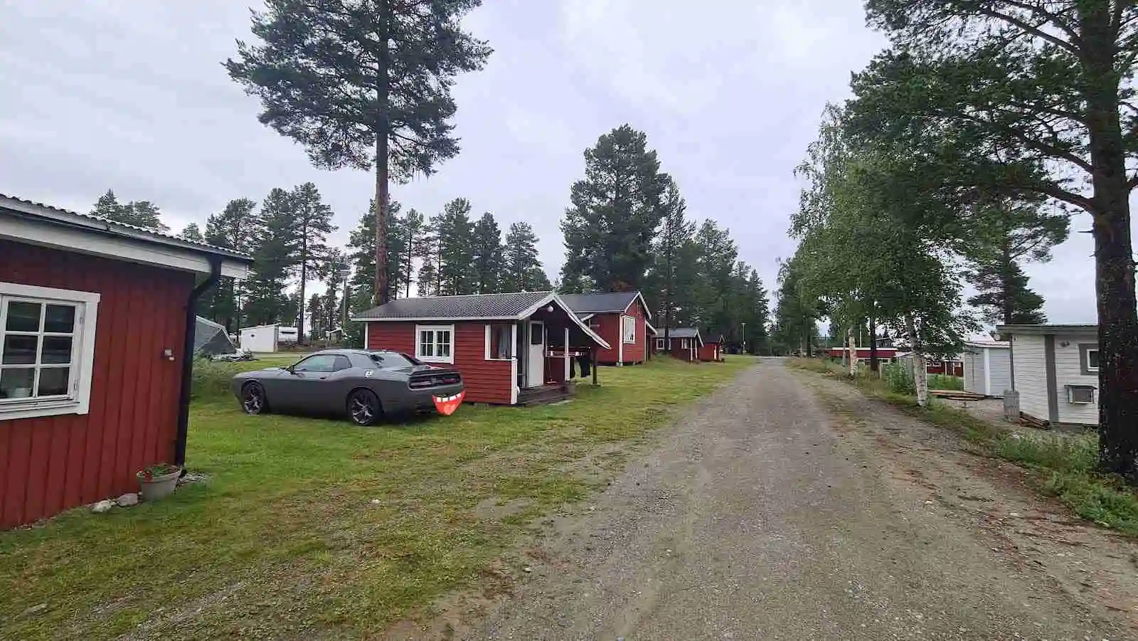 Upptäck Vemdalens Camping – din året runt-öppna ställplats i fjällen! Nära skidåkning, vandring & fiske. El, servicehus, restaurang & aktiviteter.
