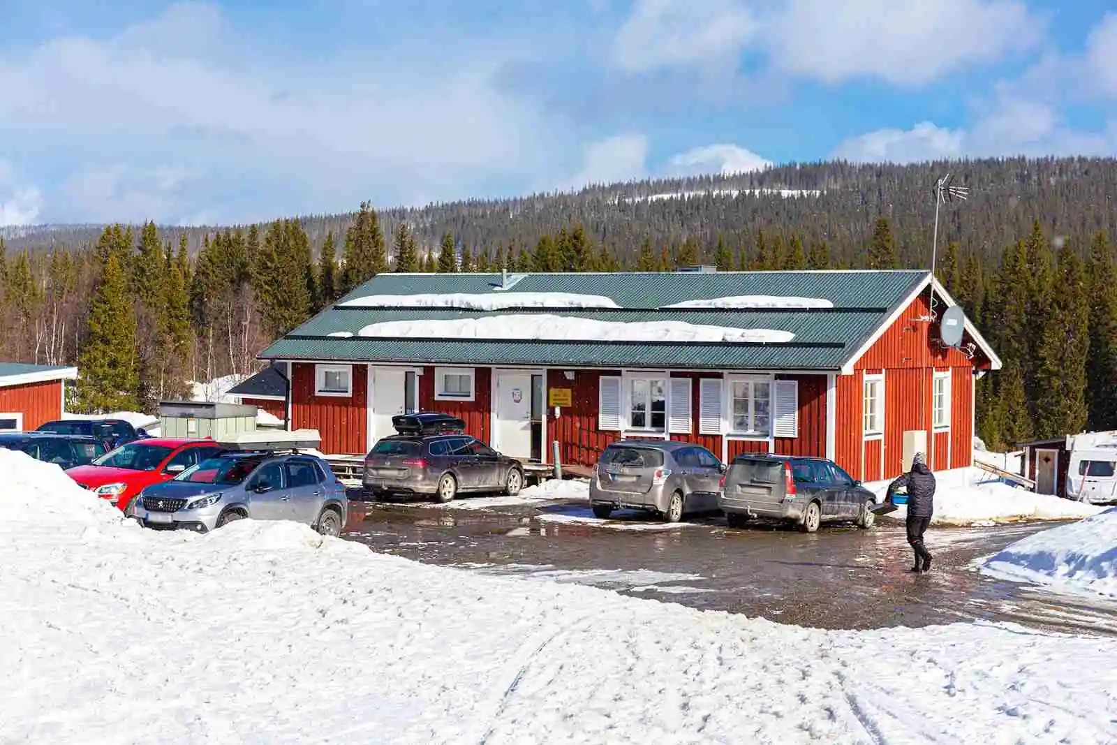 Hitta din perfekta ställplats vid Sportcamping Åkersjön! Året runt-öppet med el, servicehus & aktiviteter som skidåkning, bike park, fiske & vandring.