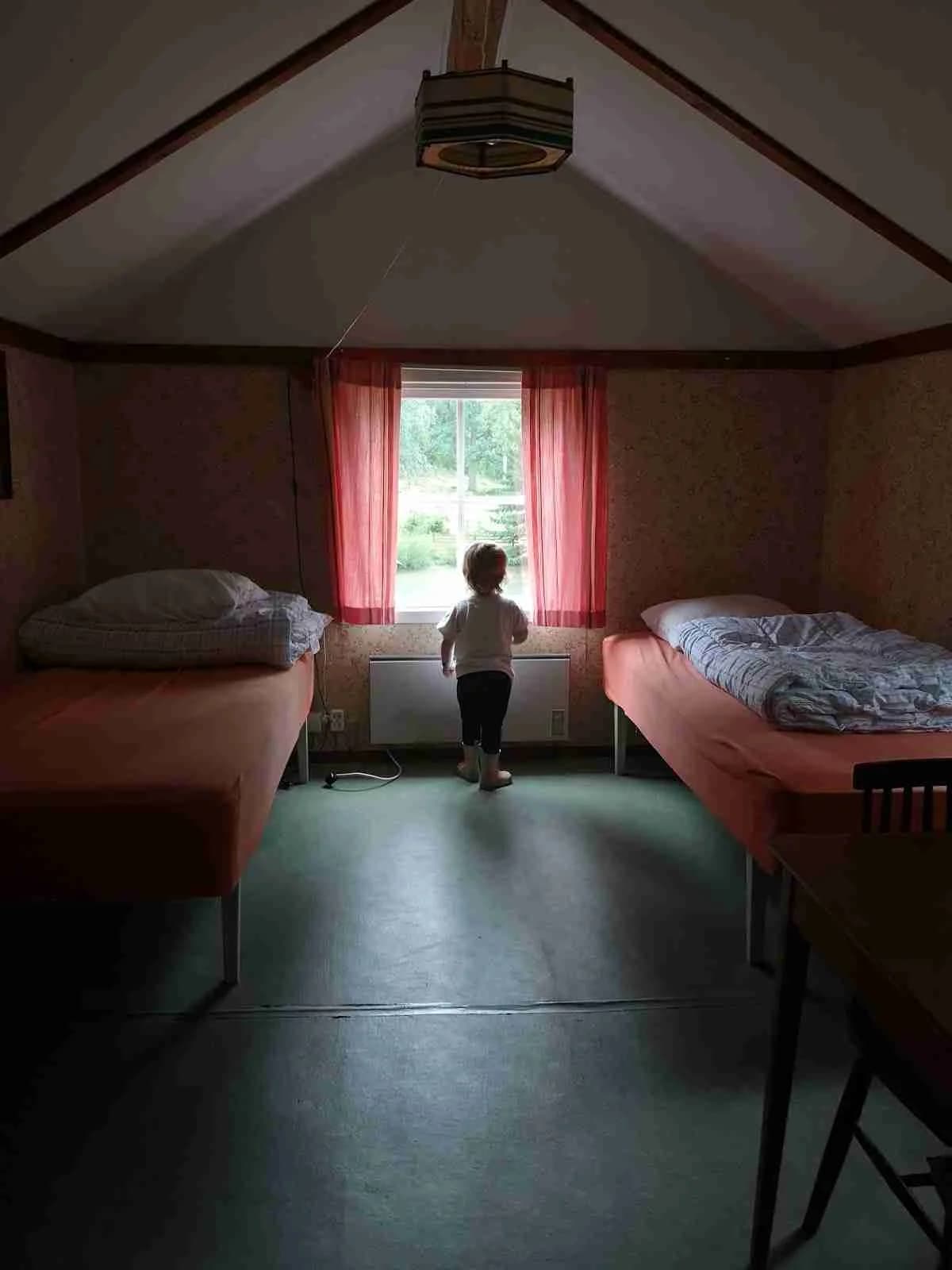 Hitta din naturnära ställplats vid Hjorthålan Camping i Blekinge. Perfekt för husbil/husvagn med fiske, kanot, vandring & service vid Ronnebyån.