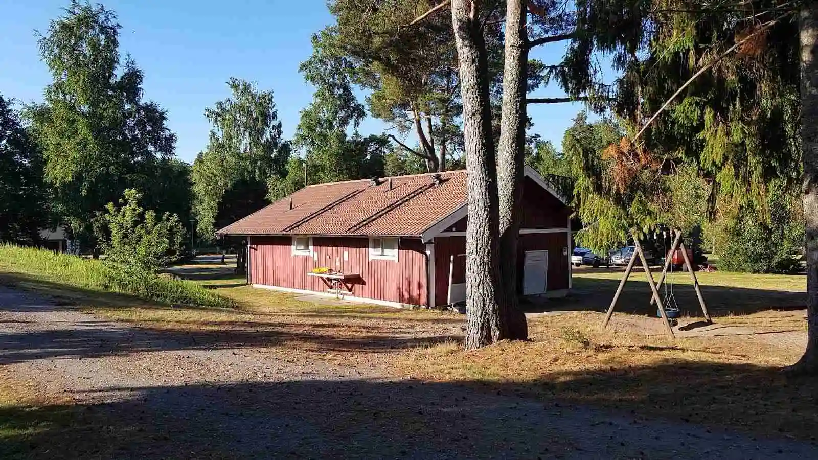 Upptäck ställplatser på Kapellskärs Camping i Roslagen! Havsnära boende i Riddersholms naturreservat med full service för husbil, nära Ålandsfärjan.